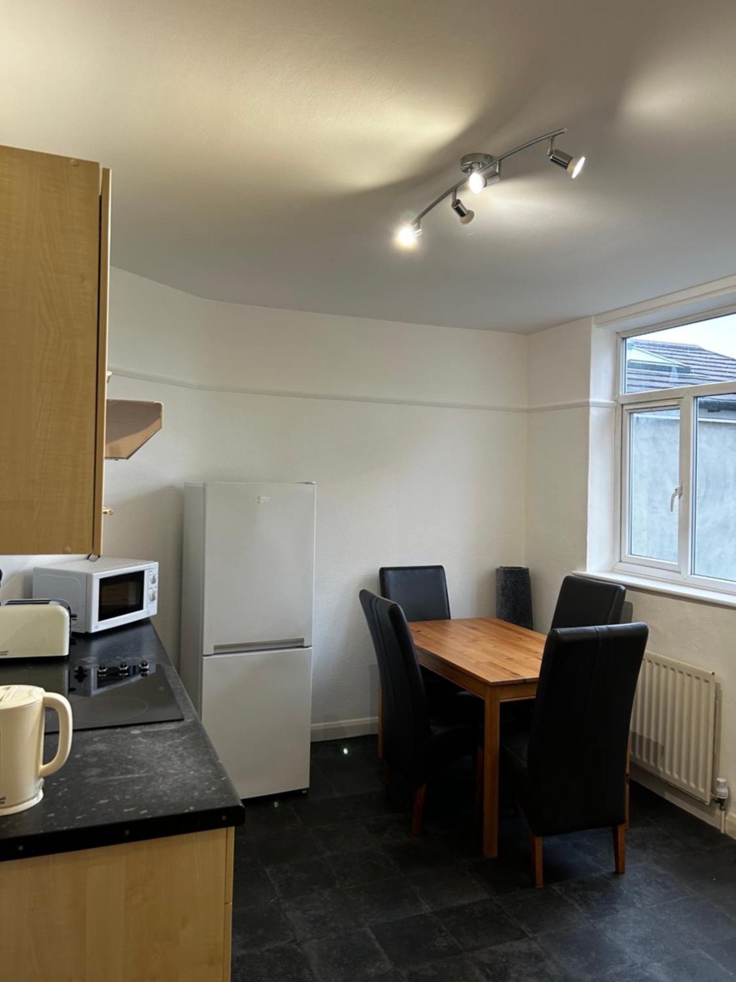 Family Home Near Cribbs Causeway And The Wave, Just 2 Minutes From Airbus And Rolls Royce Bristol Eksteriør billede