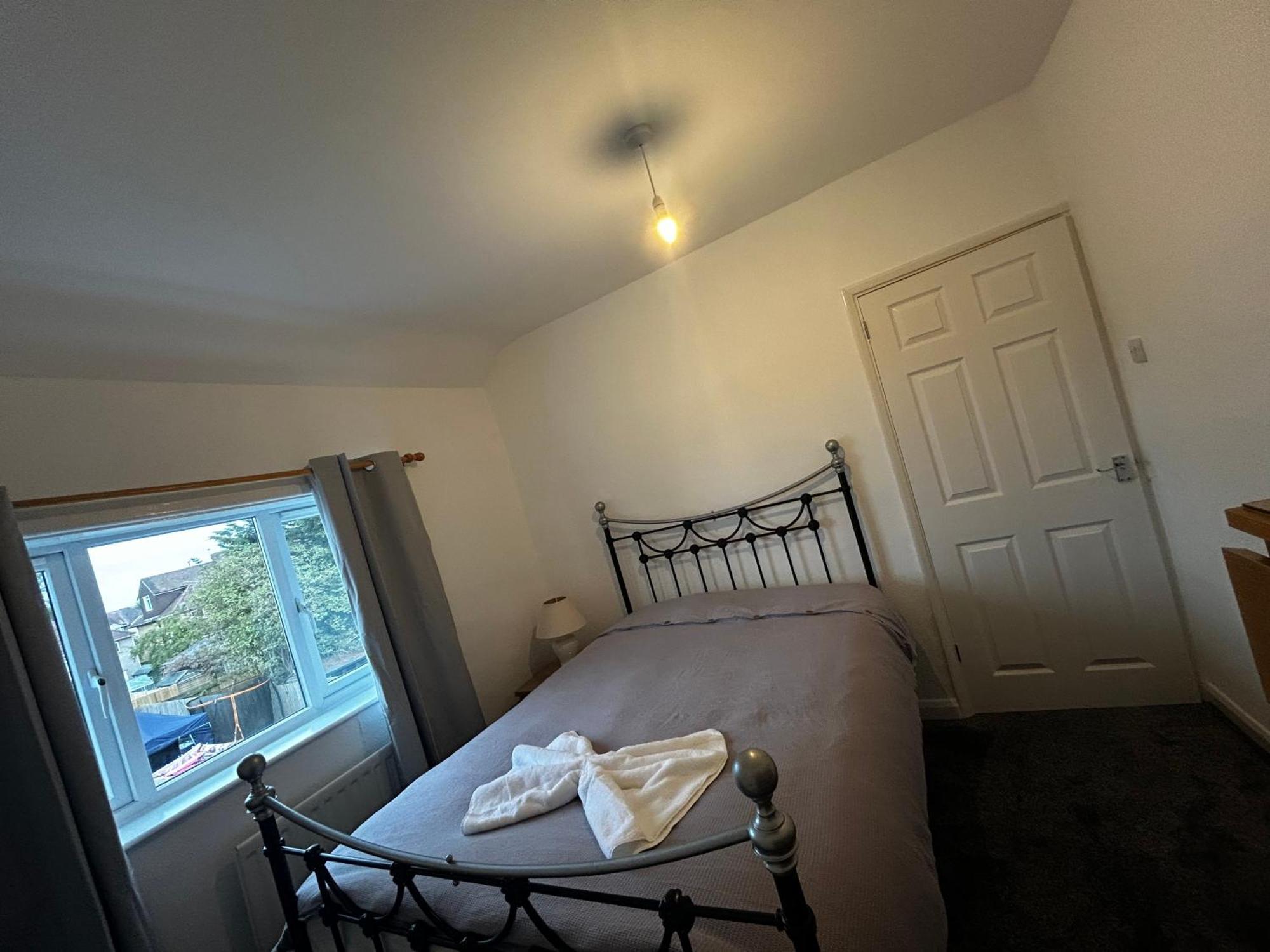 Family Home Near Cribbs Causeway And The Wave, Just 2 Minutes From Airbus And Rolls Royce Bristol Eksteriør billede