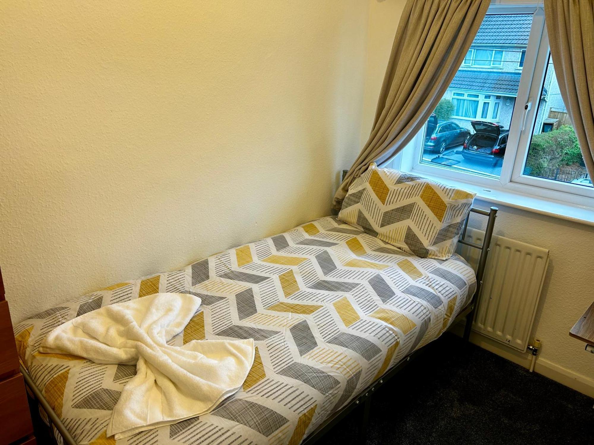 Family Home Near Cribbs Causeway And The Wave, Just 2 Minutes From Airbus And Rolls Royce Bristol Eksteriør billede